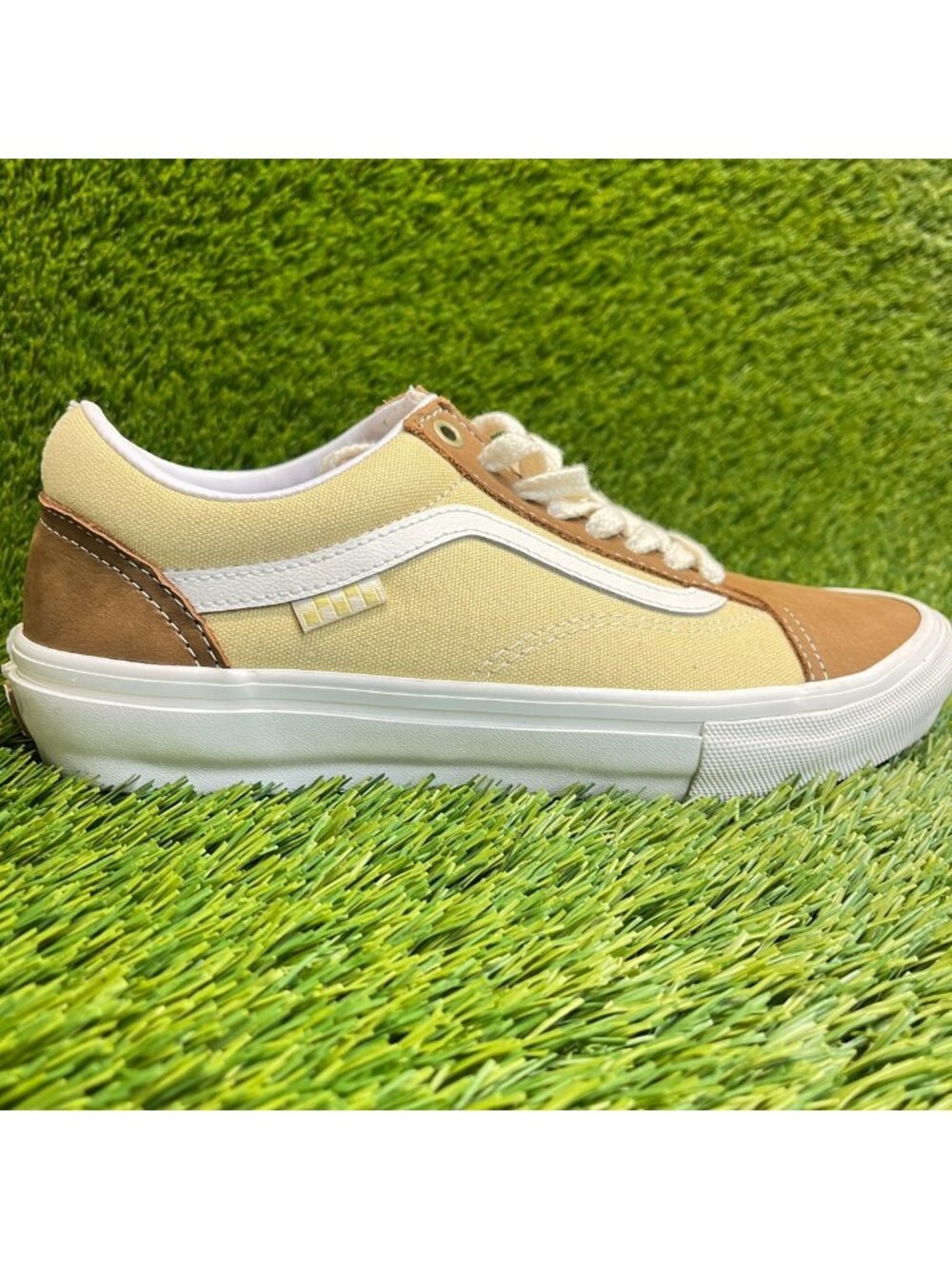 Vans Old Skool Mens Size 7.5 Brown Beige Athletic Skateboard Shoes Sneakers